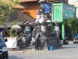 Chair statue as a roundabout