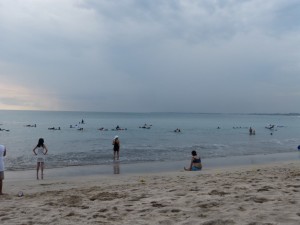 Loadsa surfers